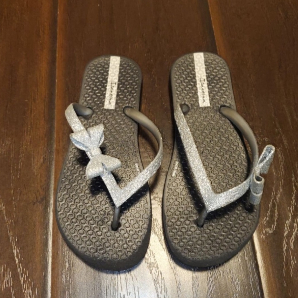 Girls flip flops sandals black silver 13 shoes